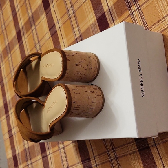 🆕️Veronica Beard Dory sandals, caramel - Picture 4 of 12